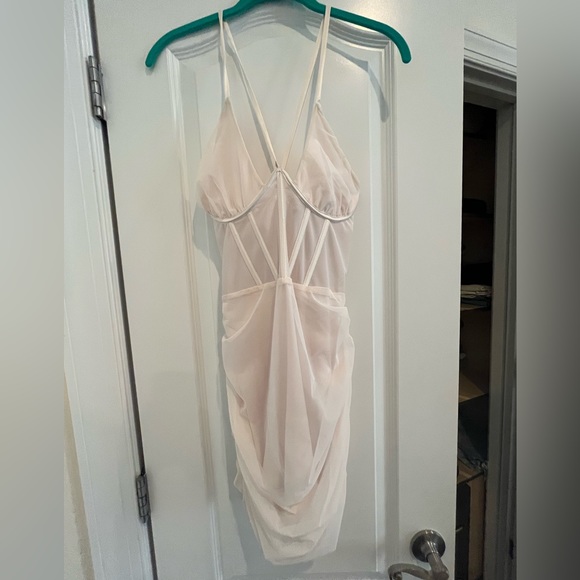MESH CORSET MINI DRESS IN CREAM. NEVER WORN. BRAND NEW. UK SIZE 6/ US SIZE 2 - Picture 2 of 3